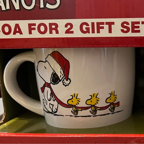 NWT-Peanuts Christmas 2 Collector Mugs with Cocoa - Picture 2 of 3